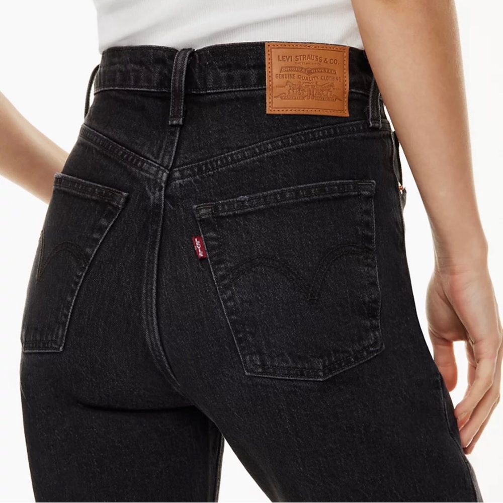 Levi Ribcage Straight Ankle Jean